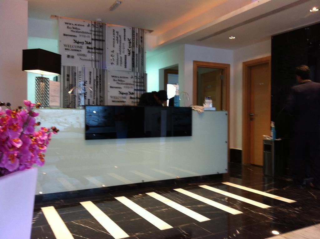Crystal Hotel Аман Екстериор снимка