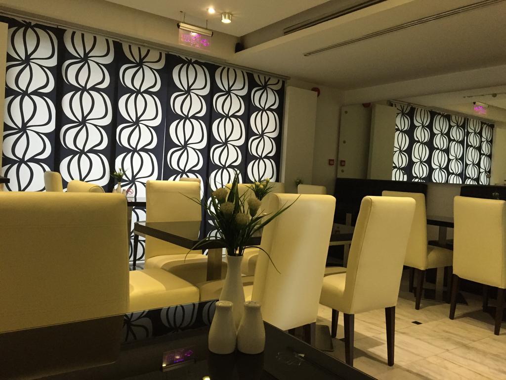 Crystal Hotel Аман Екстериор снимка