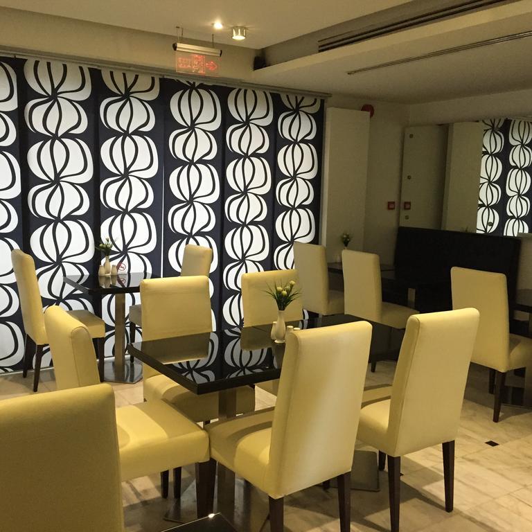 Crystal Hotel Аман Екстериор снимка