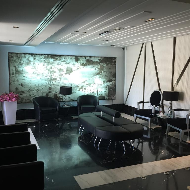 Crystal Hotel Аман Екстериор снимка