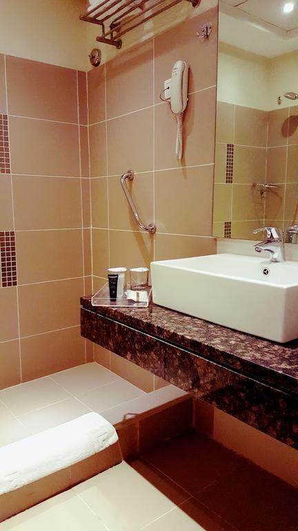Crystal Hotel Аман Стая снимка