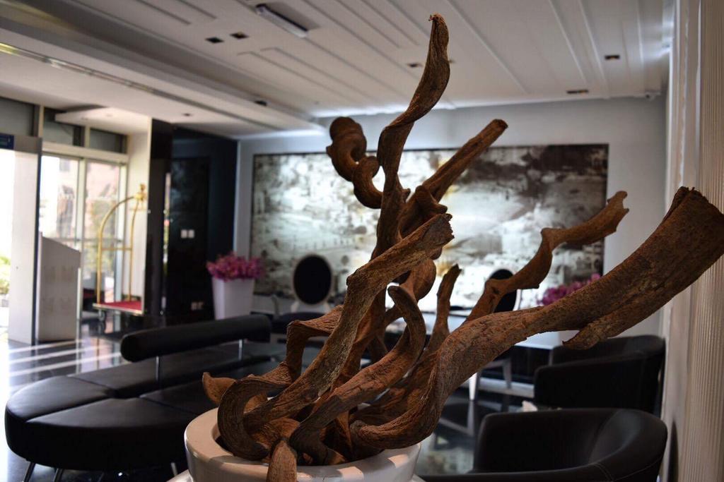 Crystal Hotel Аман Екстериор снимка