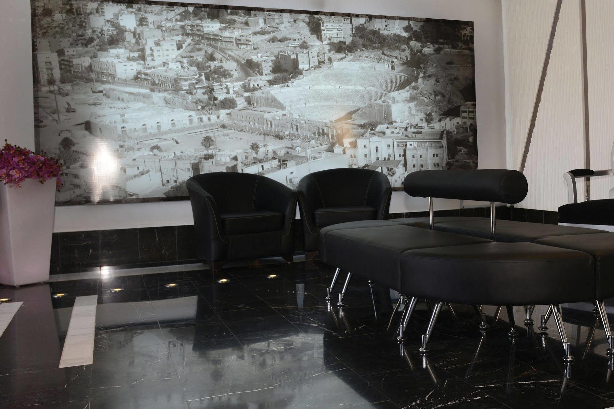 Crystal Hotel Аман Екстериор снимка