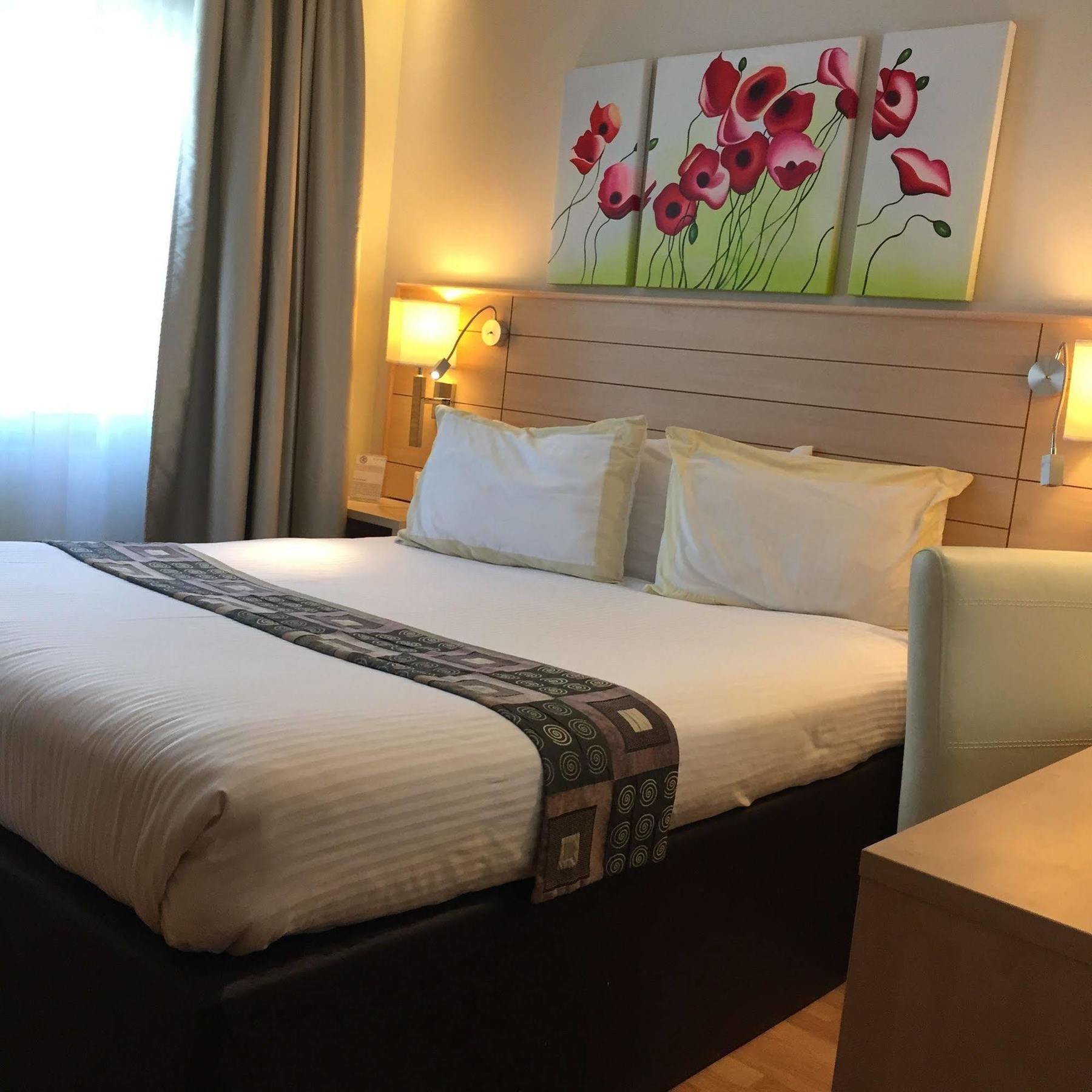 Crystal Hotel Аман Екстериор снимка