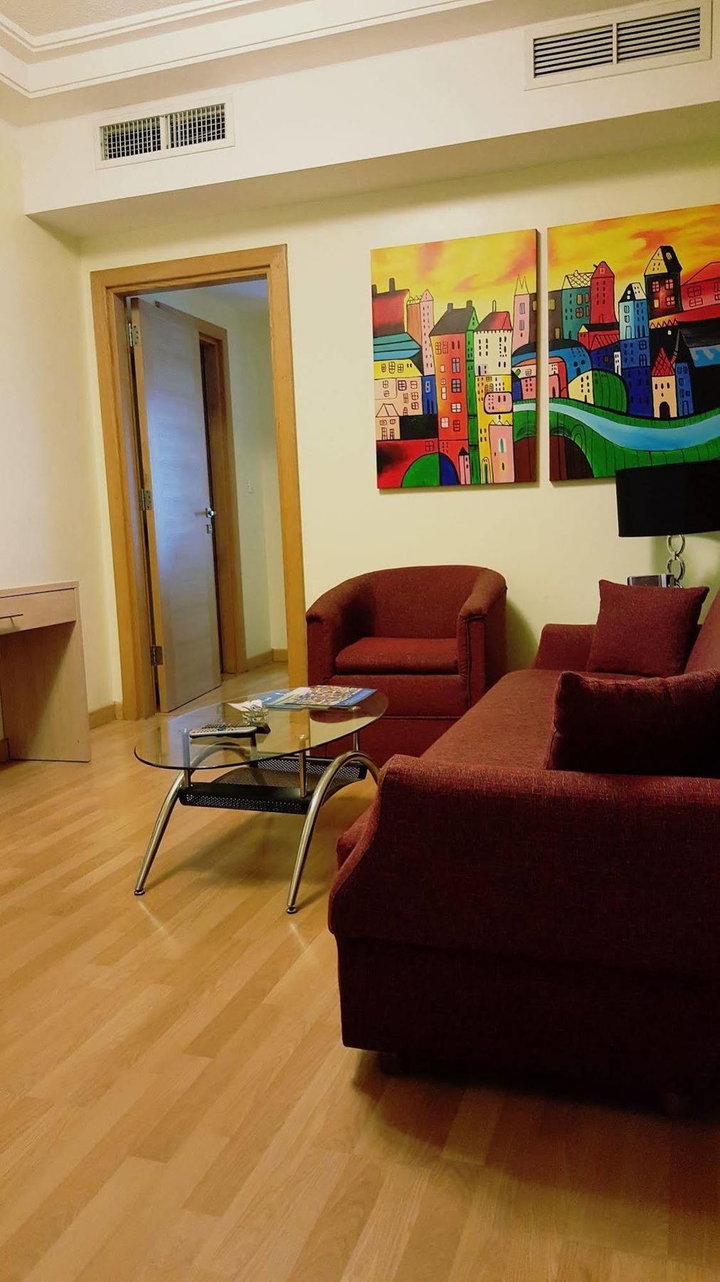 Crystal Hotel Аман Екстериор снимка