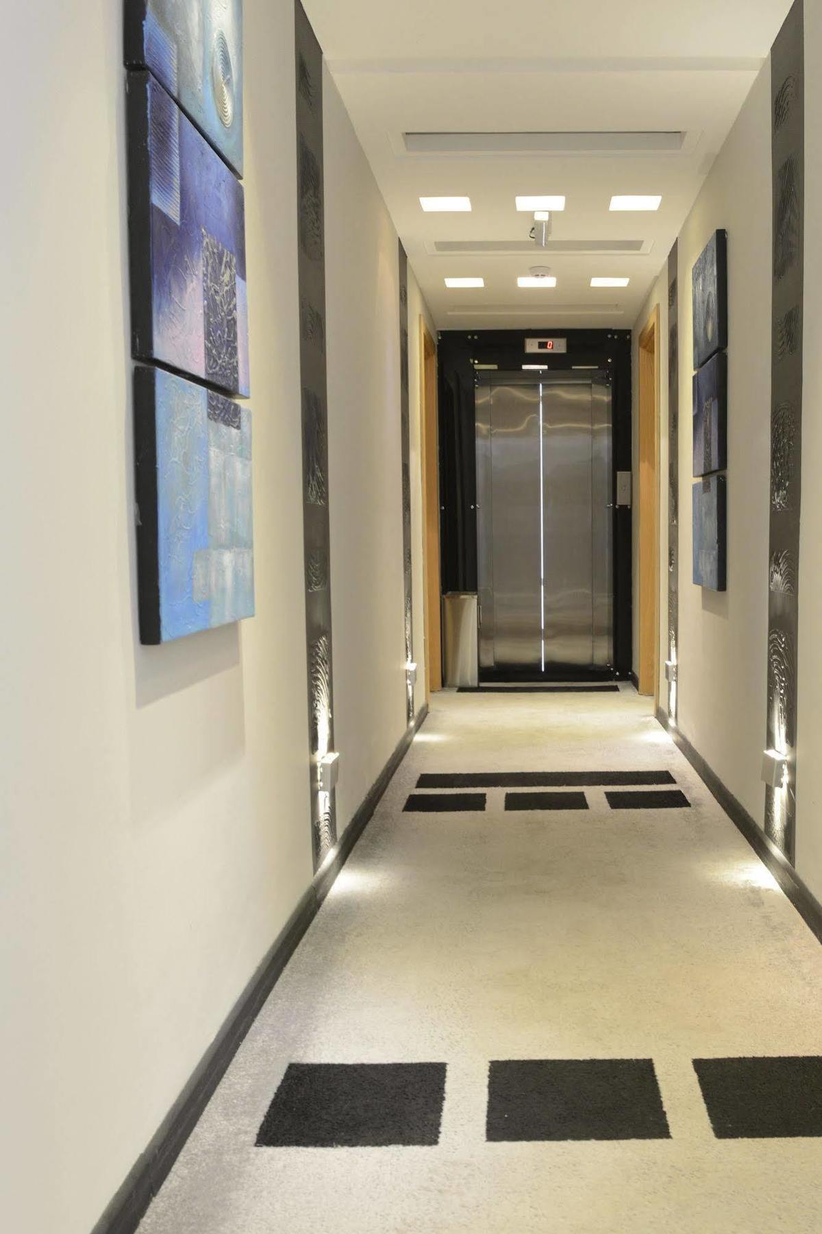 Crystal Hotel Аман Екстериор снимка